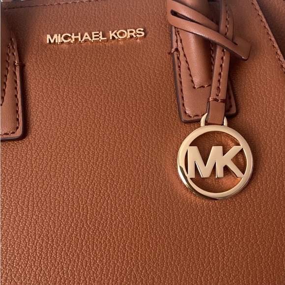 Michael Kors purse/ brand new bag with the price tag - Picture 3 of 4